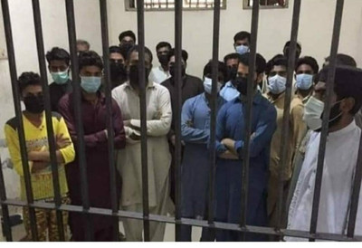 All these people are jailed because they did not maintain the 6 feet rule in pakistan.