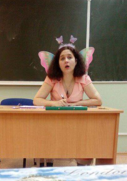 Учительница в костюме феи