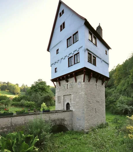 Вероятно, самый маленький замок в мире — Топплершлосшен в Ротенбурге-на-Таубере, Германия.