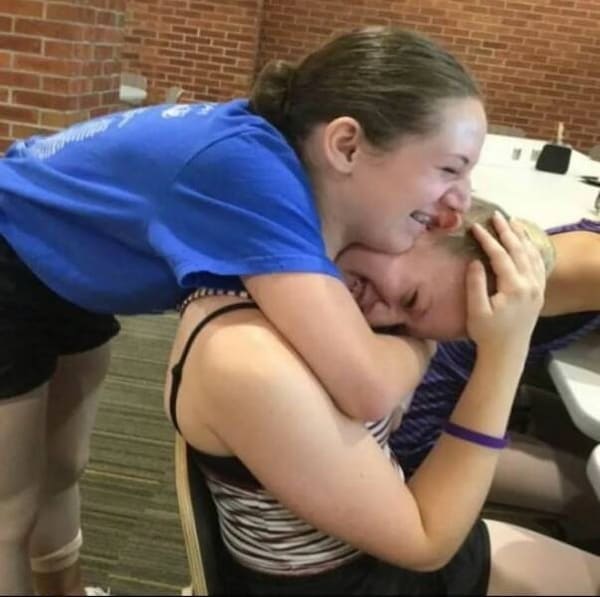 *Обнимашки*