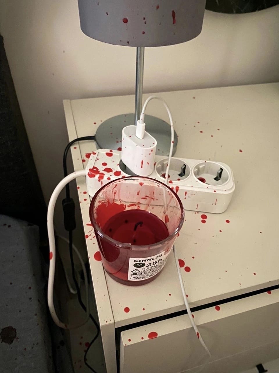 *Когда хотела просто задуть свечу, а получила кадр из фильма Тарантино*