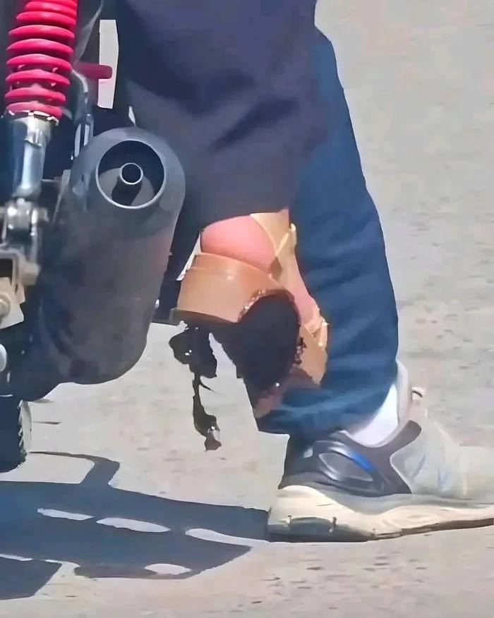 *Зато нога в тепле*