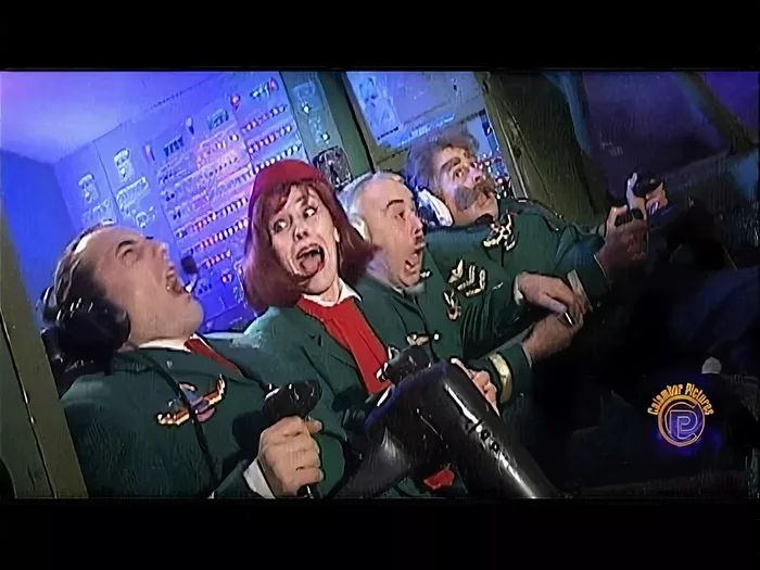 *Калмбур Пикчерз*
Стюардесса:
– Командор звонит ваша жена и спрашивает что вы предпочтете к ужину, мясо или рыбу?
Командор отвечает:
– Сегодня к ужину Рыба предпочтет меня!