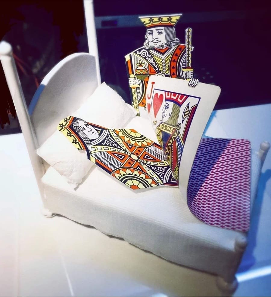 *Король застал свою Королеву с Валетом*