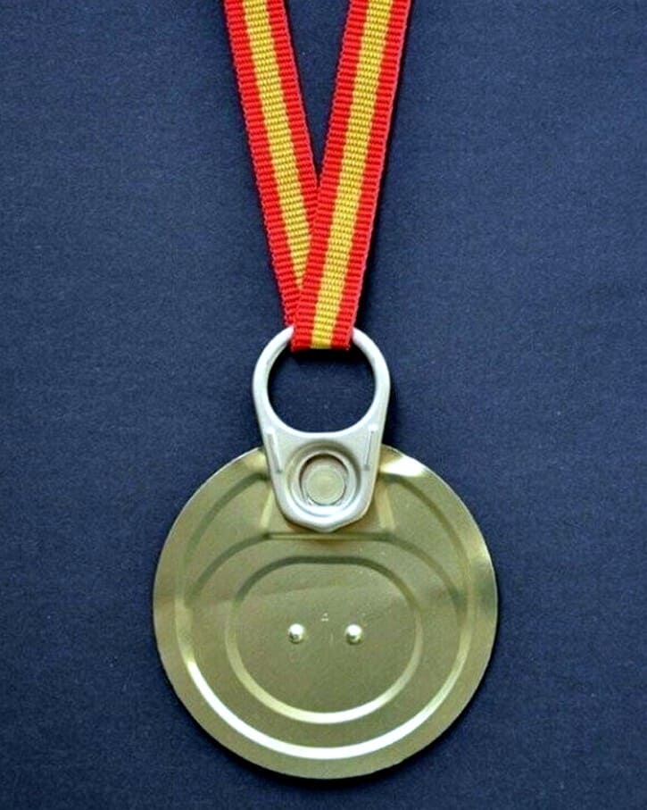 *Медаль За открытие консервы*