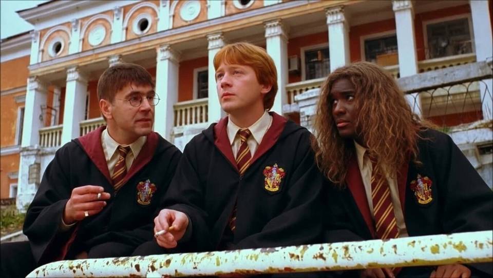 — На… А это чё такое?
— Это? Это «заклинание авада кедавра ».
— Я вижу, что «авада кедавра»! Чё она тут делает?!
— Ты сам разрешил!
— Я?!
— Ты!!
— Что-то я не помню, чтобы говорил тебе взять с собой «авада кедавра»!
— Ты сказал: патронус и чё-нибудь потяжелее!
— Я имел в виду экспелиармус!!! Это у вас грязнокровок чуть что потяжелее — сразу авада кедавра говорят!
— Я волшебница!
— Волшебница она… Надеюсь, меч Гриффиндора не взяла? [Достаёт из шляпы меч Гриффиндора.] Не, ну ты, грязнокровка, точно, ты псих! Тебе пора к врачу лечиться! И думаю, мадам Помфри тут тебе не поможет!
— Это твое мнение!