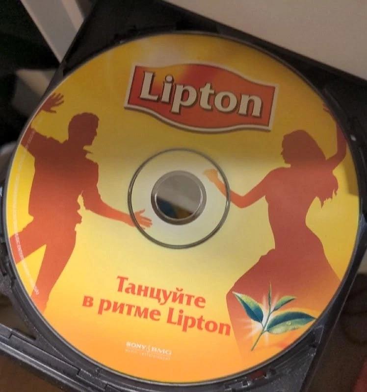 Lipton. Танцуйте в ритме Lipton.
SONY DADC

На картинке: компакт-диск Lipton на жёлто-оранжевом градиенте, танцующие силуэты мужчины и женщины, зелёные листья чая. | Фото | MEME | Картинки с текстом
